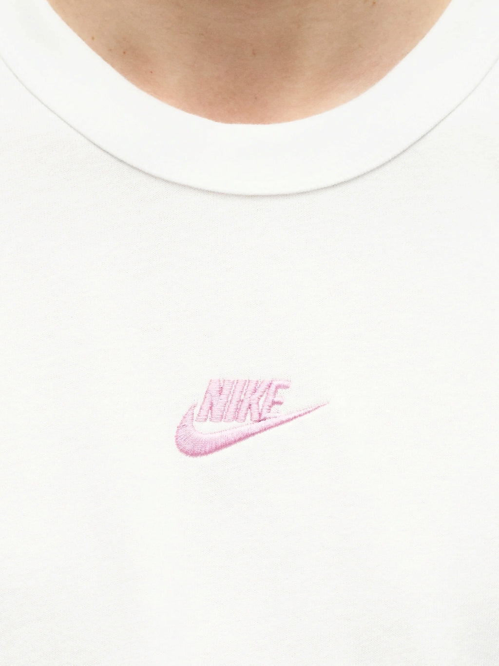 NIKE TEE LSE PREM ESS SUST