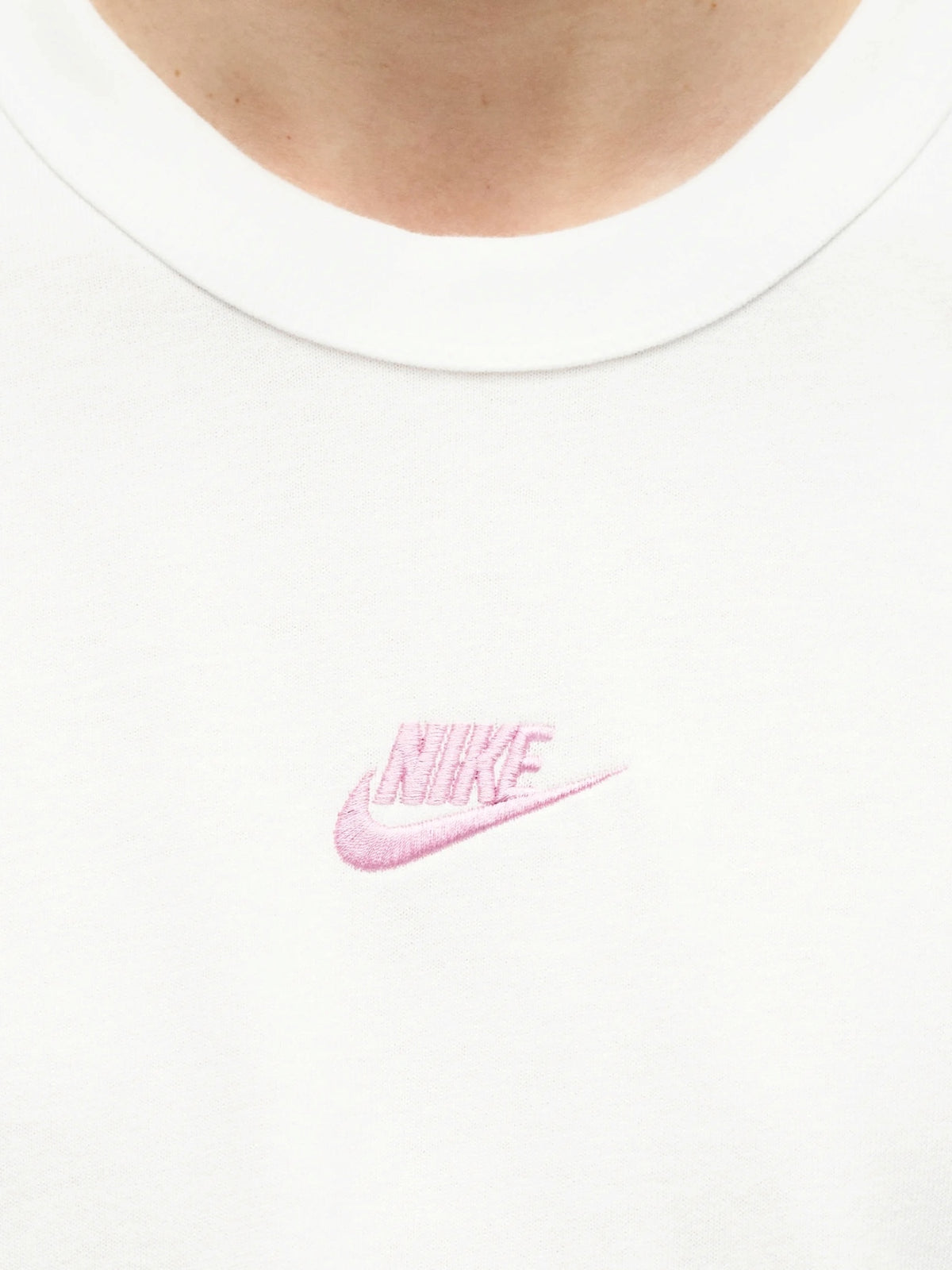 NIKE TEE LSE PREM ESS SUST