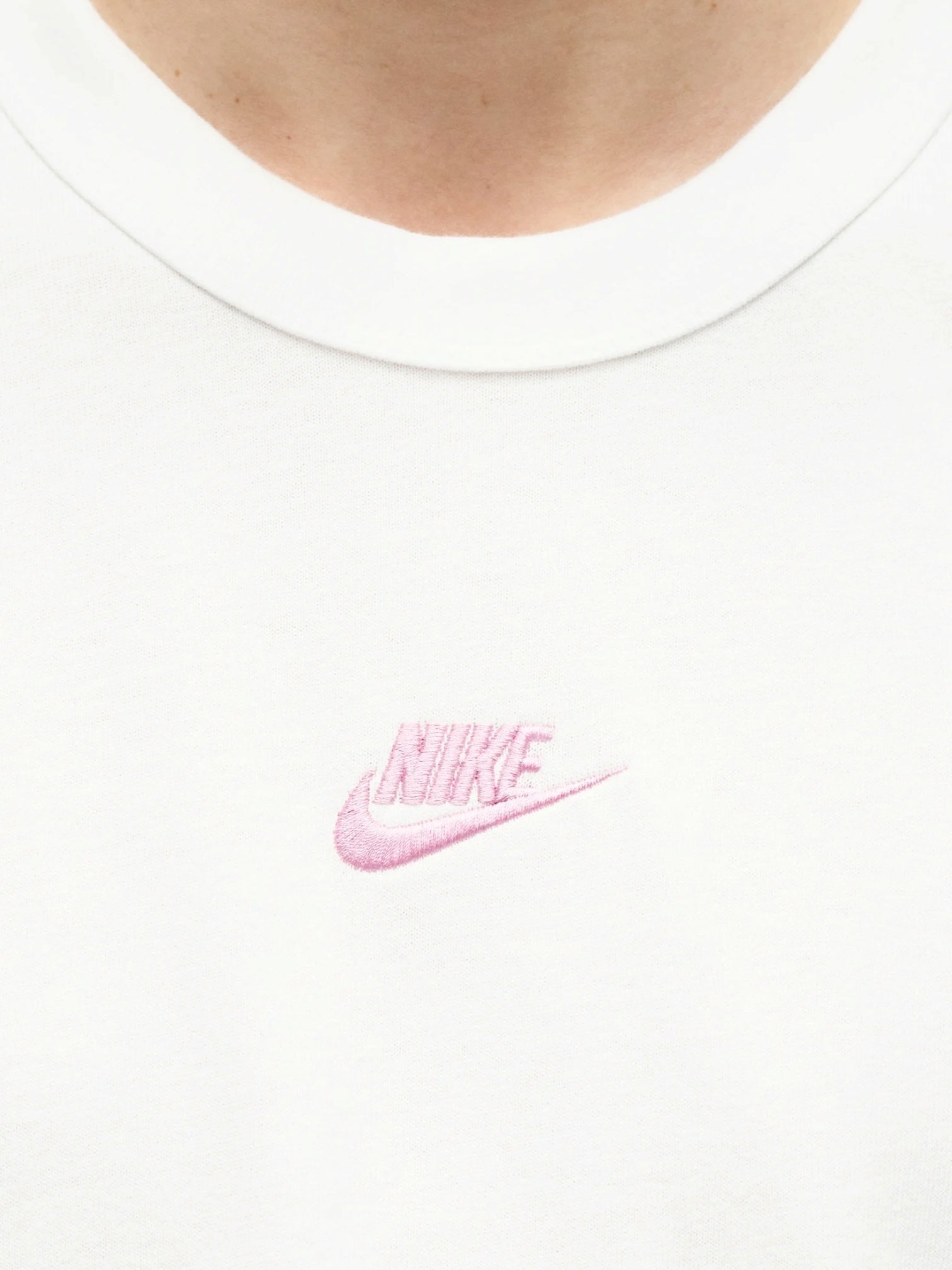 NIKE TEE LSE PREM ESS SUST